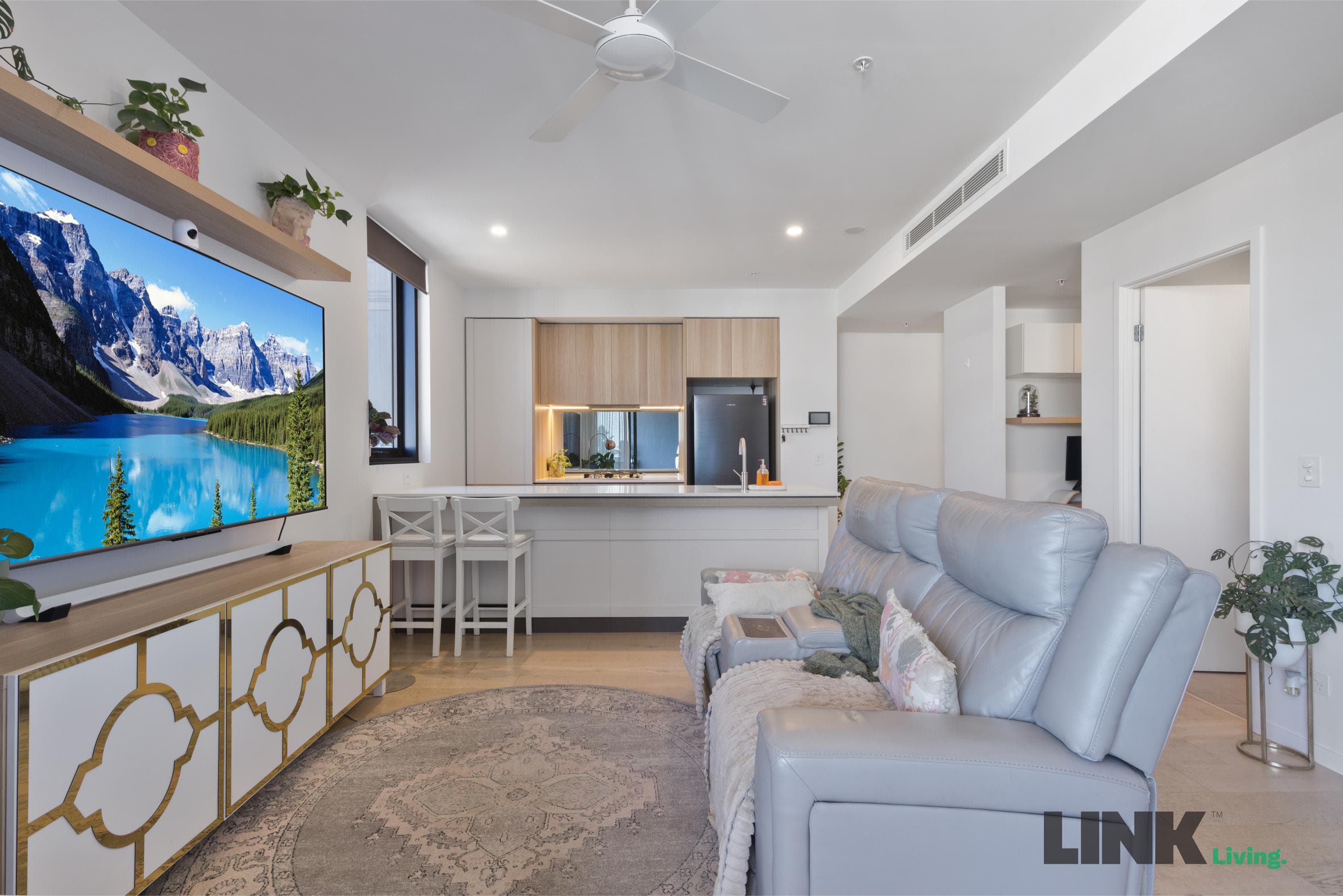30505 / 21 Mollison Street, West End